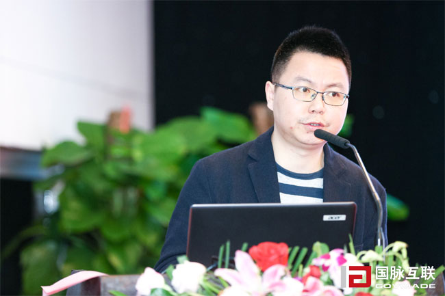 永乐高ylg888888研究院院长唐鹏在“2017互联网+智慧中国年会”上现场发布“2017中国互联网+政务50强评选研究报告”及“中国城市移动政务服务能力评价研究报告”