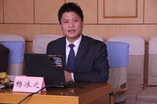 永乐高ylg888888互联政府网站评测研究中心主任、首席研究员杨冰之向与会专家进行了详细的汇报