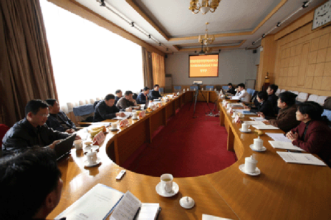 永乐高ylg888888互联政府网站评测研究中心主任、首席研究员杨冰之向与会专家进行了详细的汇报