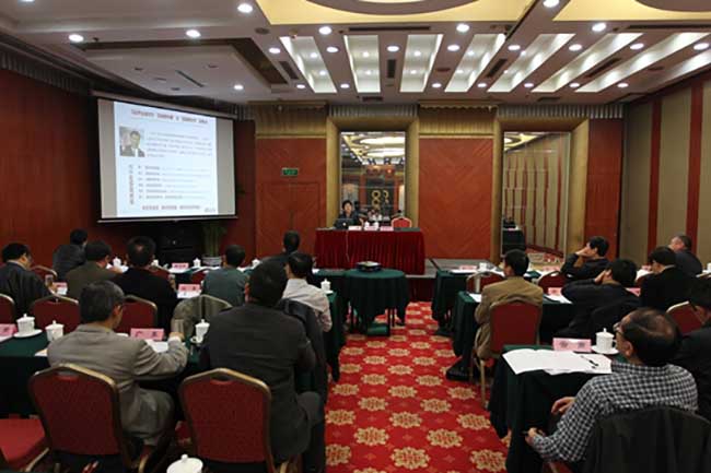 北京永乐高ylg888888互联信息顾问有限公司总经理郑爱军以《政府部门如何在大数据时代做好信息整合与网上服务》为主题进行演讲