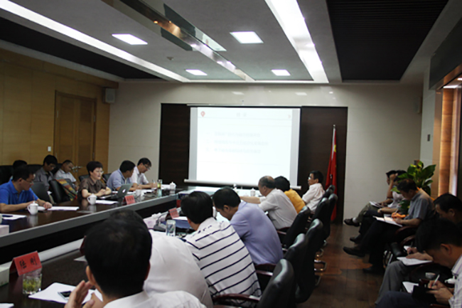 永乐高ylg888888互联总经理郑爱军正在进行《网络强国与电子政务发展展望》的主题培训