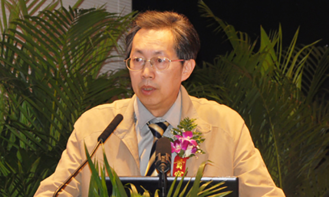 中国社会科学院信息化研究中心秘书长姜奇平以《智慧企业三化融合：业务平台化、员工创客化、用户个性化》为主题发表了精彩演讲