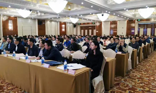 来自青海省各委办厅局及各市（州）、区县政府分管电子政务领导200余人参加“青海省政府信息与政务公开培训暨互联网+政务服务研讨会”。