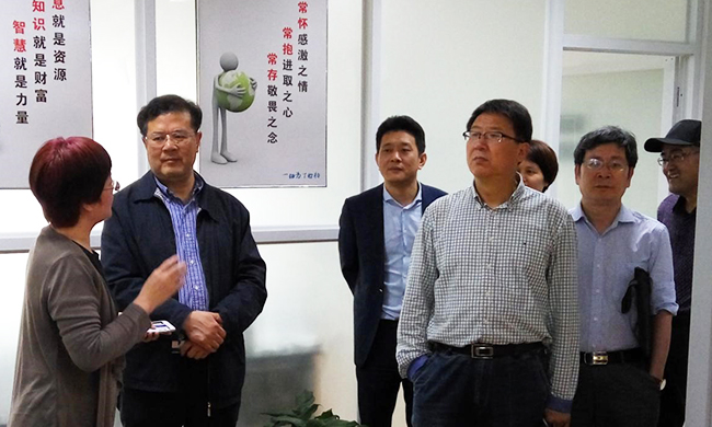 舟山市人大常委会副主任李善忠一行莅临舟山中船通大数据发展有限公司调研考察工作。