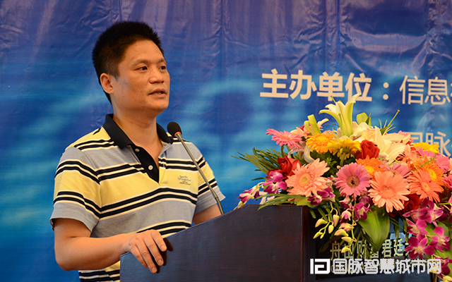 在“2015中国互联网+信息社会高端论坛”上，永乐高ylg888888信息化研究中心主任杨冰之就“互联网+政务发展”发表主题演讲。