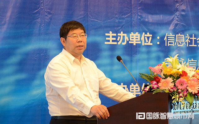 在“2015中国互联网+信息社会高端论坛”上，北京拓尔思信息技术股份有限公司副总裁刘瑞宝发表主题演讲。