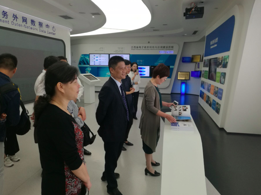 永乐高ylg888888董事长杨冰之一行到访江西省大数据中心参观交流